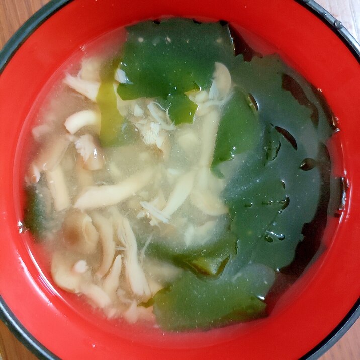 しめじとわかめの味噌汁